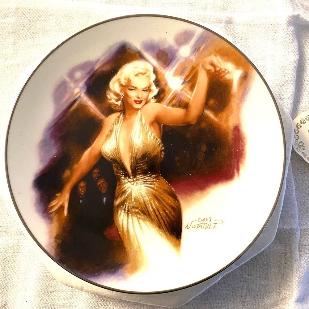Marilyn Monroe Collectors Plate.  New.